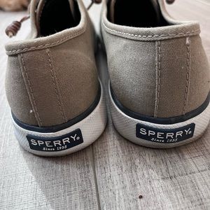 Sperry tennis shoes. Size 7